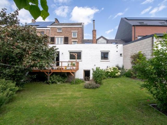 AUBEL - Charmante maison avec superbe jardin proche du centre !  275.000 €