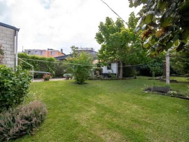 AUBEL - Charmante maison avec superbe jardin proche du centre !  275.000 €