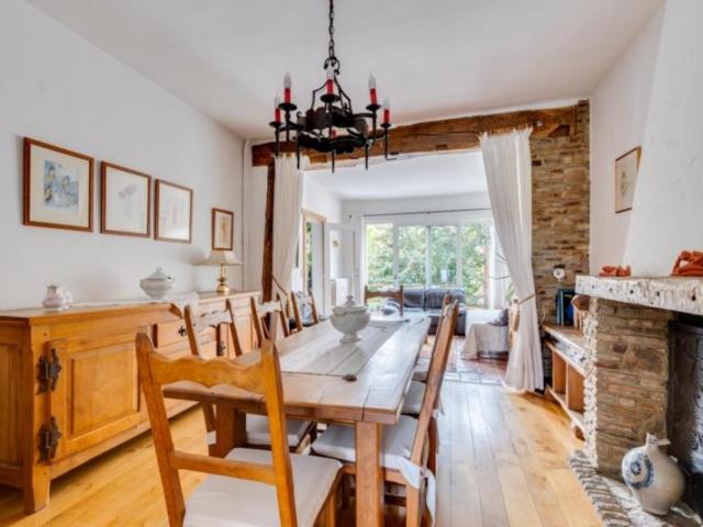 AUBEL - Charmante maison avec superbe jardin proche du centre !  275.000 €